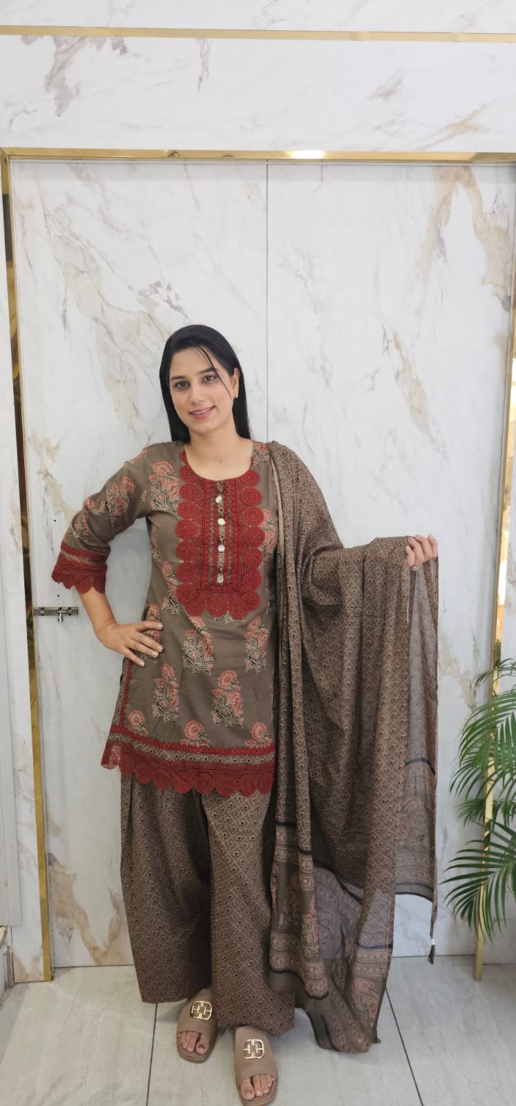 Comfortable cotton suit with a stylish Farshi Salwar. Item code 7300G