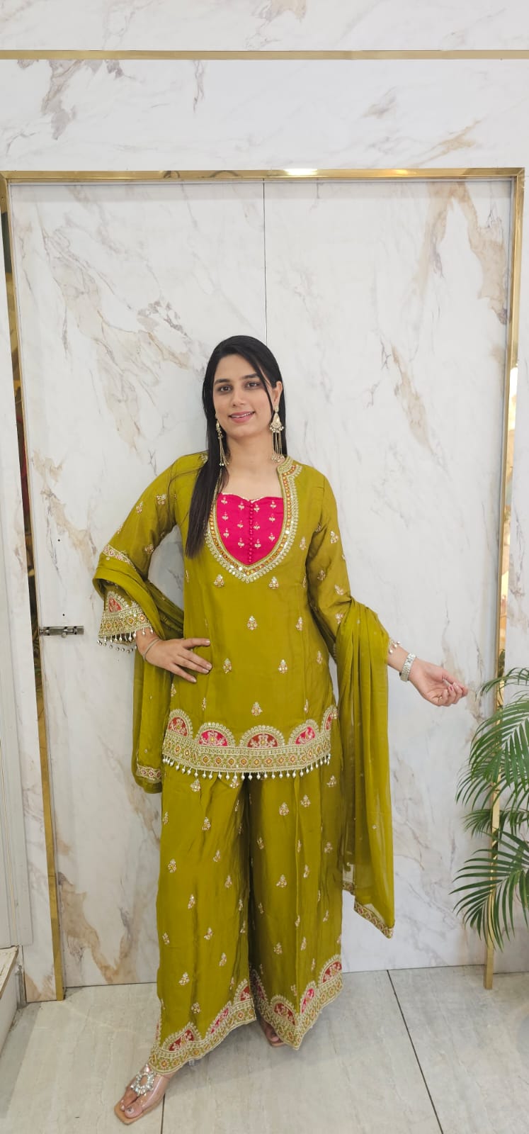 elegant Partywear suit Item code : 5300 GB
