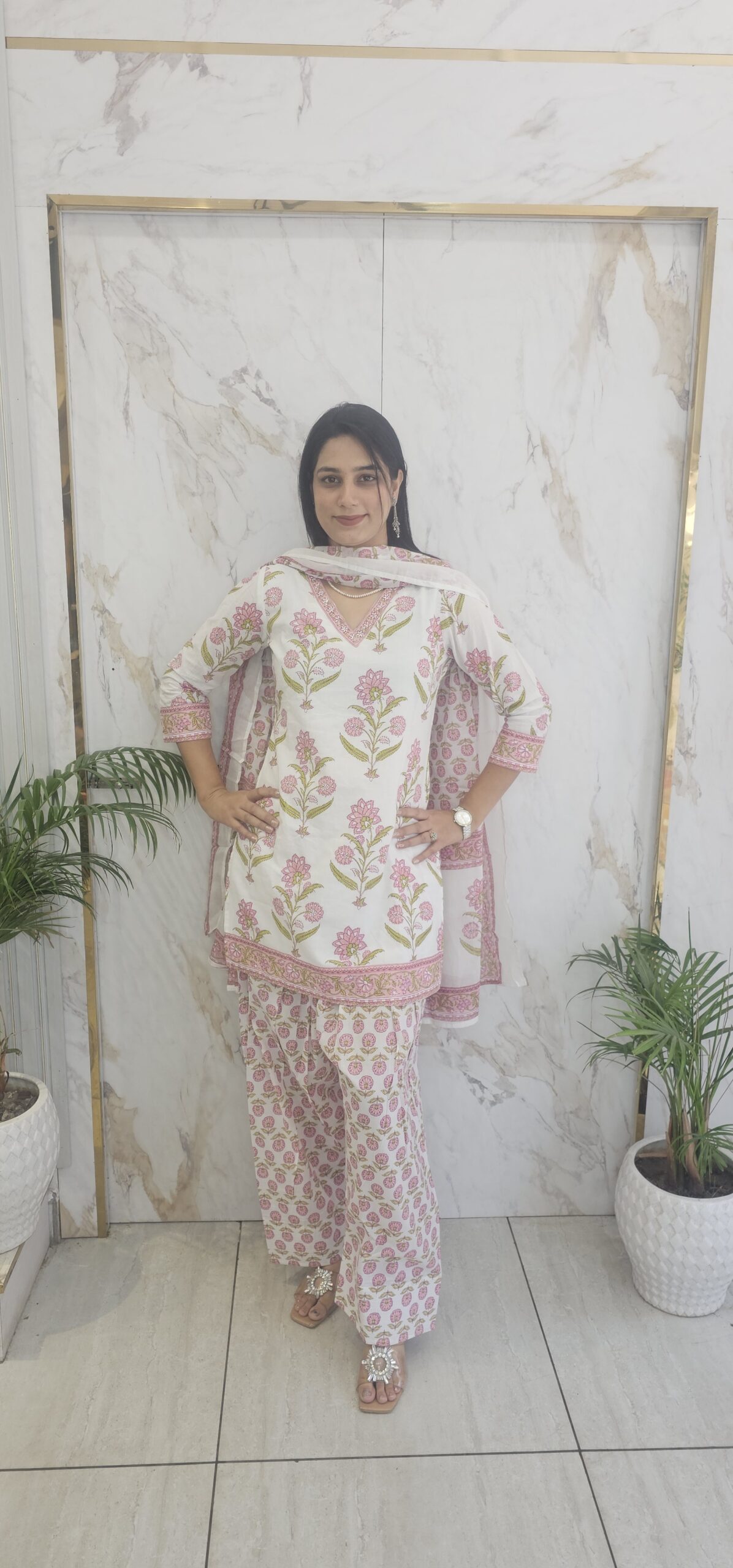 Graceful Everyday Farshi suit Item Code : 2282 AURA - Image 4